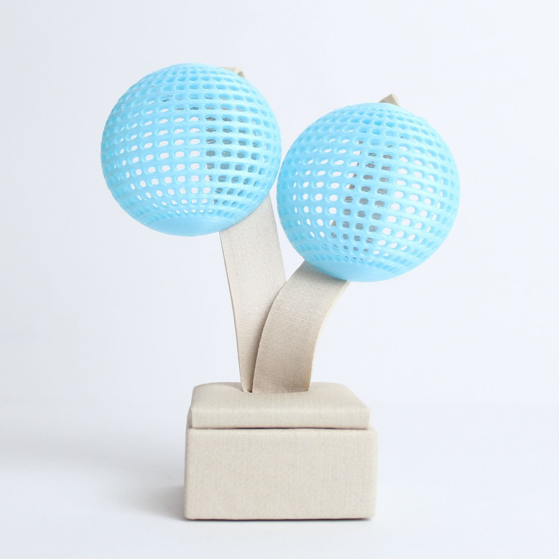 Brinco Esfera Vazada Cores de Verão